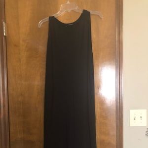 Black sleeveless dress